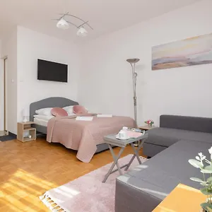 Metro Natolin Ursynow Centre Studio With Balcony By Renters , Warszawa Polska